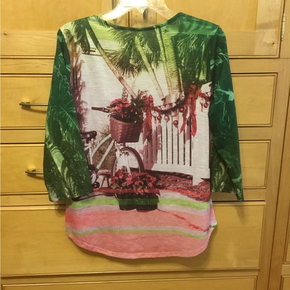 SUN BAY Medium (Sunny day Tech) 3/4 sleeve Vibrant floral colors - Picture 2 of 6